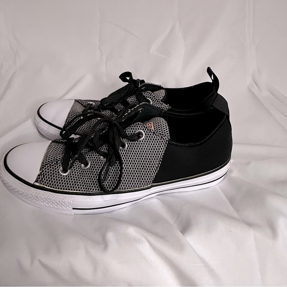 Converse - Picture 3 of 7